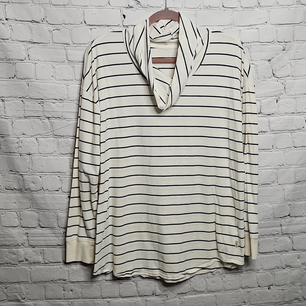 L.L Bean Cream Striped Turtleneck Pullover Blouse Size Medium 100% Pima Cotton